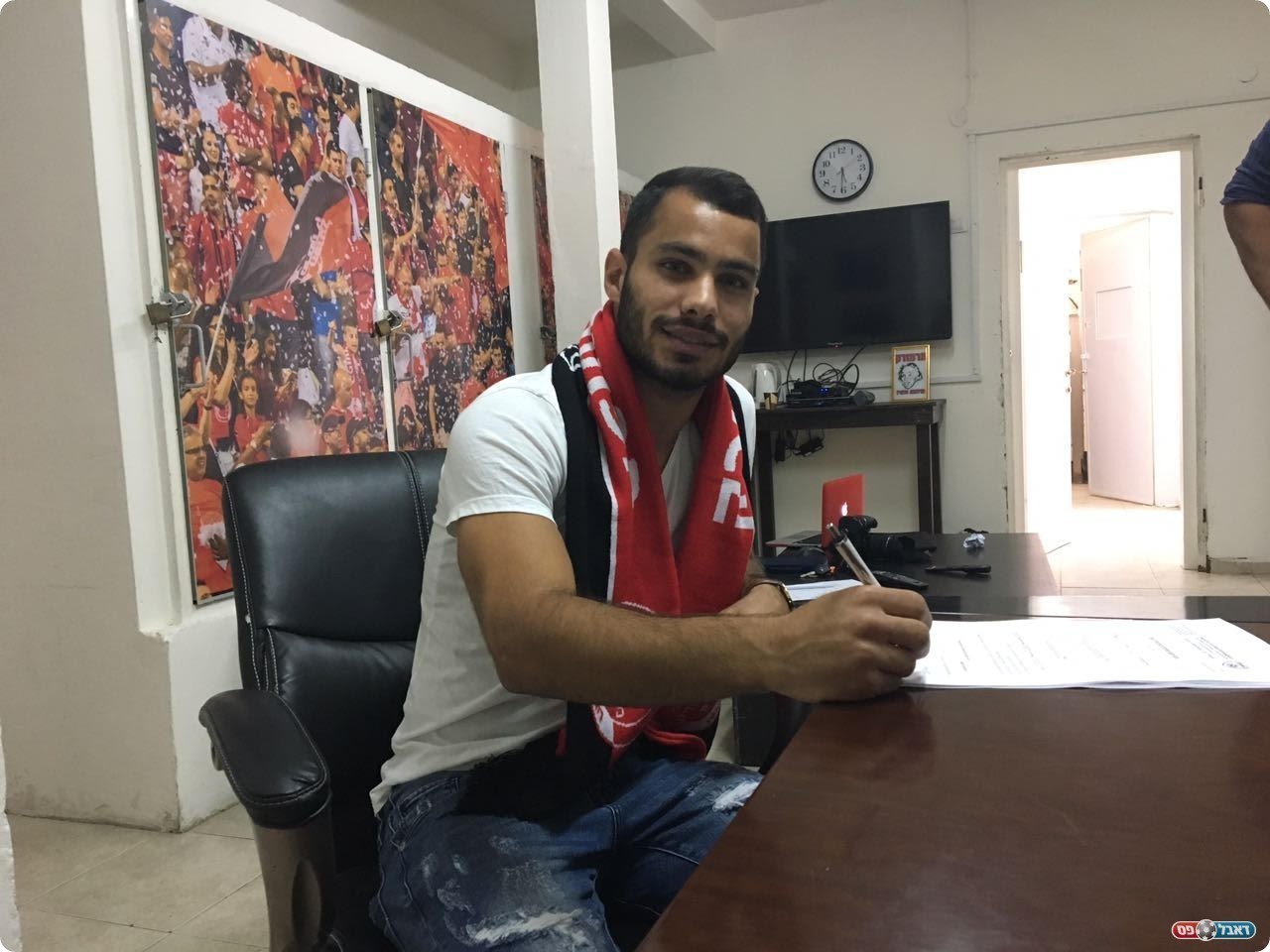 דרור במעמד החתימה